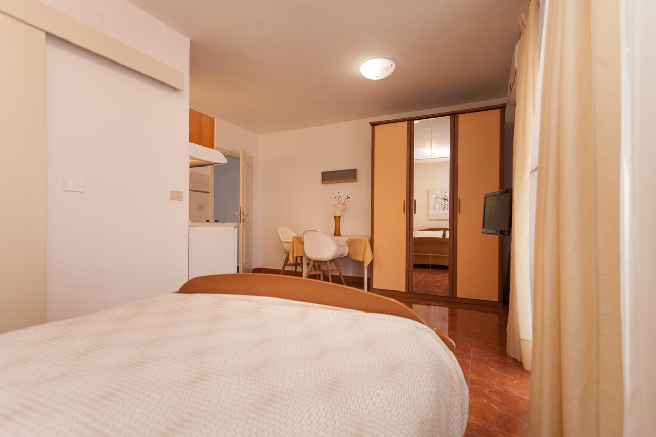 Apartments Alice Rovinj Exterior photo